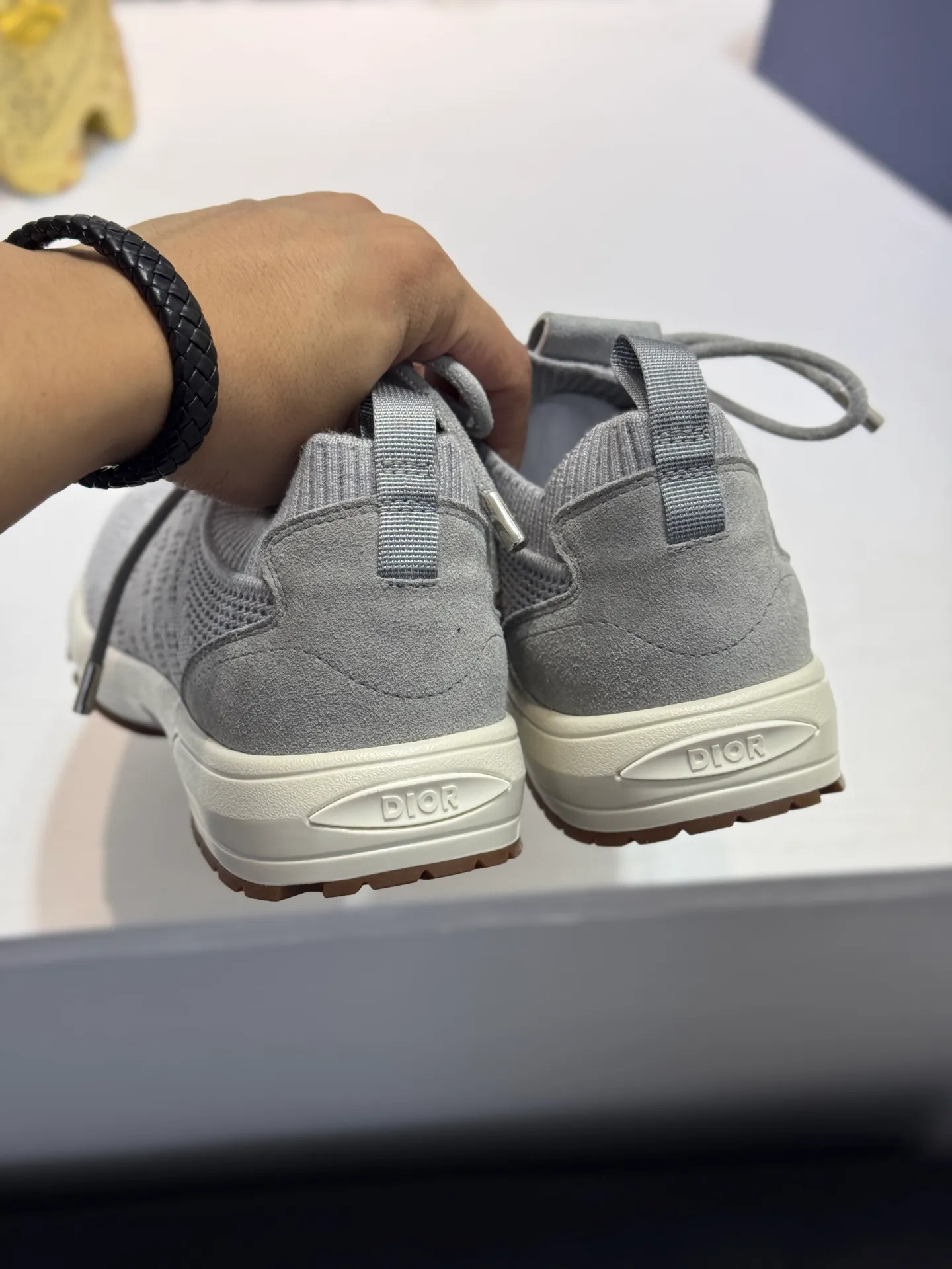 Men's shoes💰400【New style】🎠🎠Dior🔍Top purchasing agent🇮🇹 Di The new super-popular sneakers from the popular sneakers are synchronized with the new counters. The uppers are made of flying woven fabrics, and the logo logo on the tongue is perfectly reproduced with complex craftsmanship that is a must-have for fashionistas. The soles: the original soles are specially provided by the original factory, and the exclusive molded soles are super comfortable. The original factory orders, 🔍🔍multiple colors are available, you can go in and out of the counter at will, welcome to compare, a must-have for fashionable men. Code number: 38-44 (45 customized